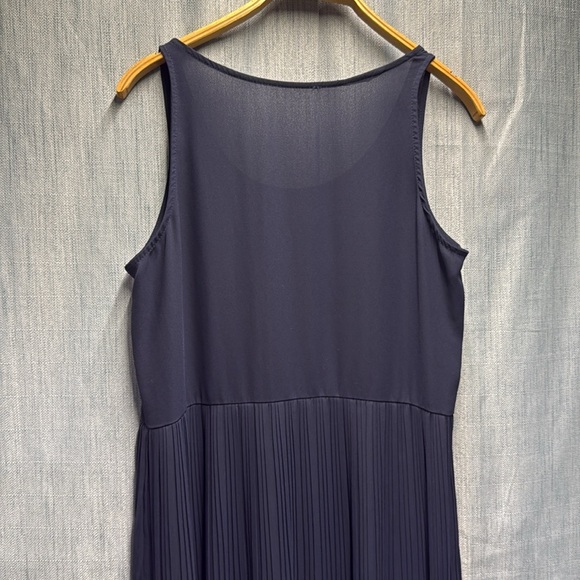 Elegant Navy Blue Sleeveless Dress size medium - Picture 4 of 6